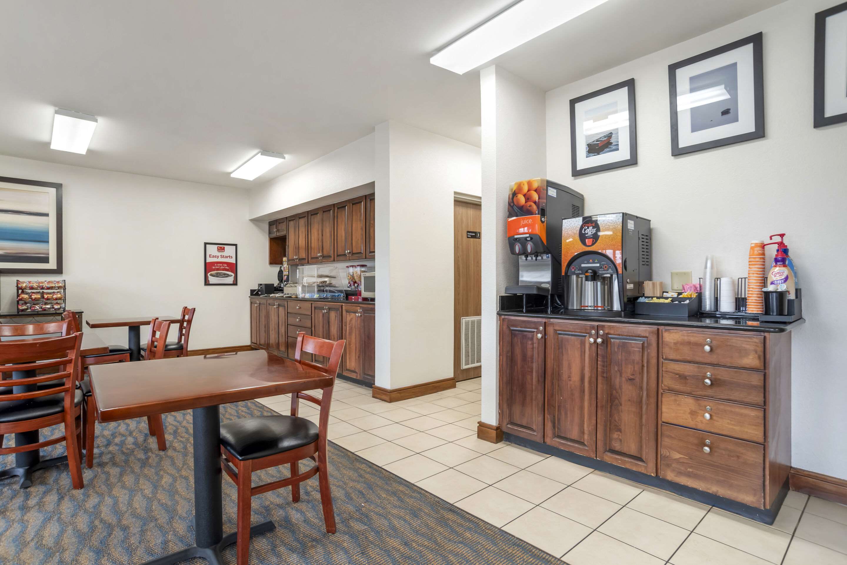 Breakfast area | Econo Lodge Moss Point - Pascagoula