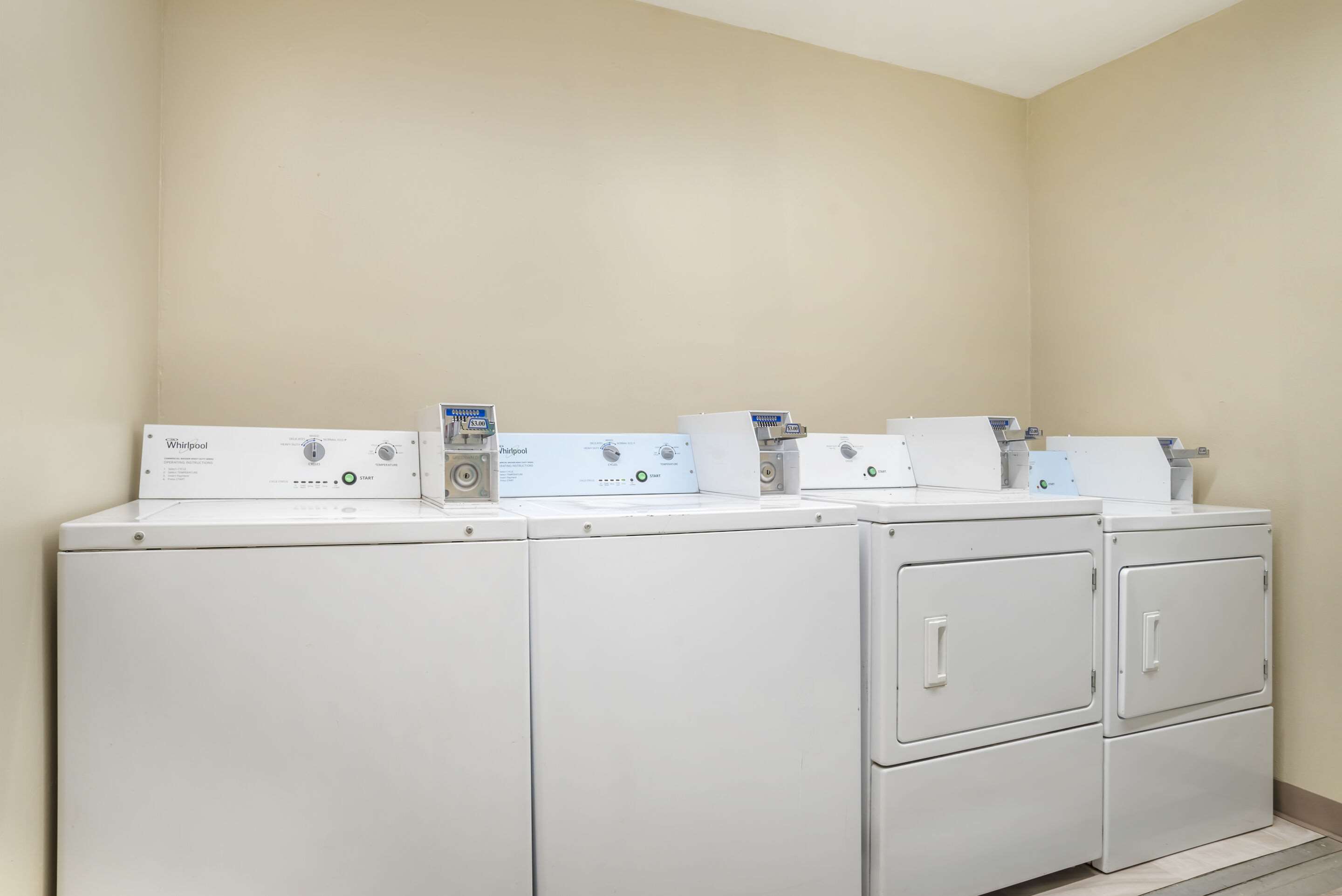 Guest laundry facilities | Econo Lodge Moss Point - Pascagoula
