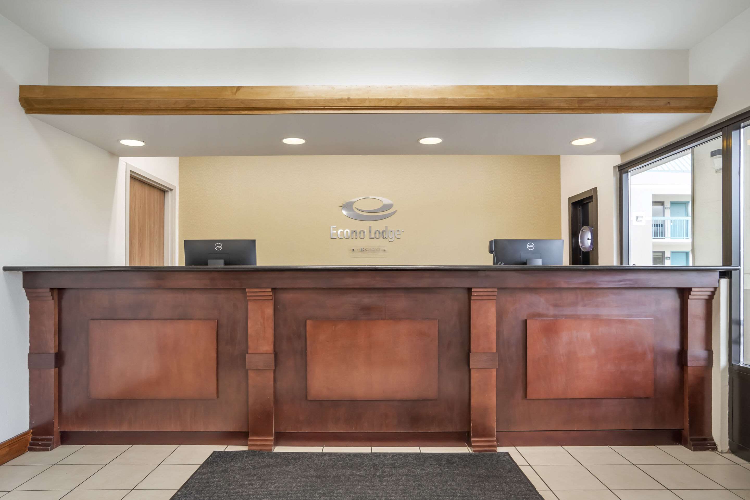Front desk | Econo Lodge Moss Point - Pascagoula