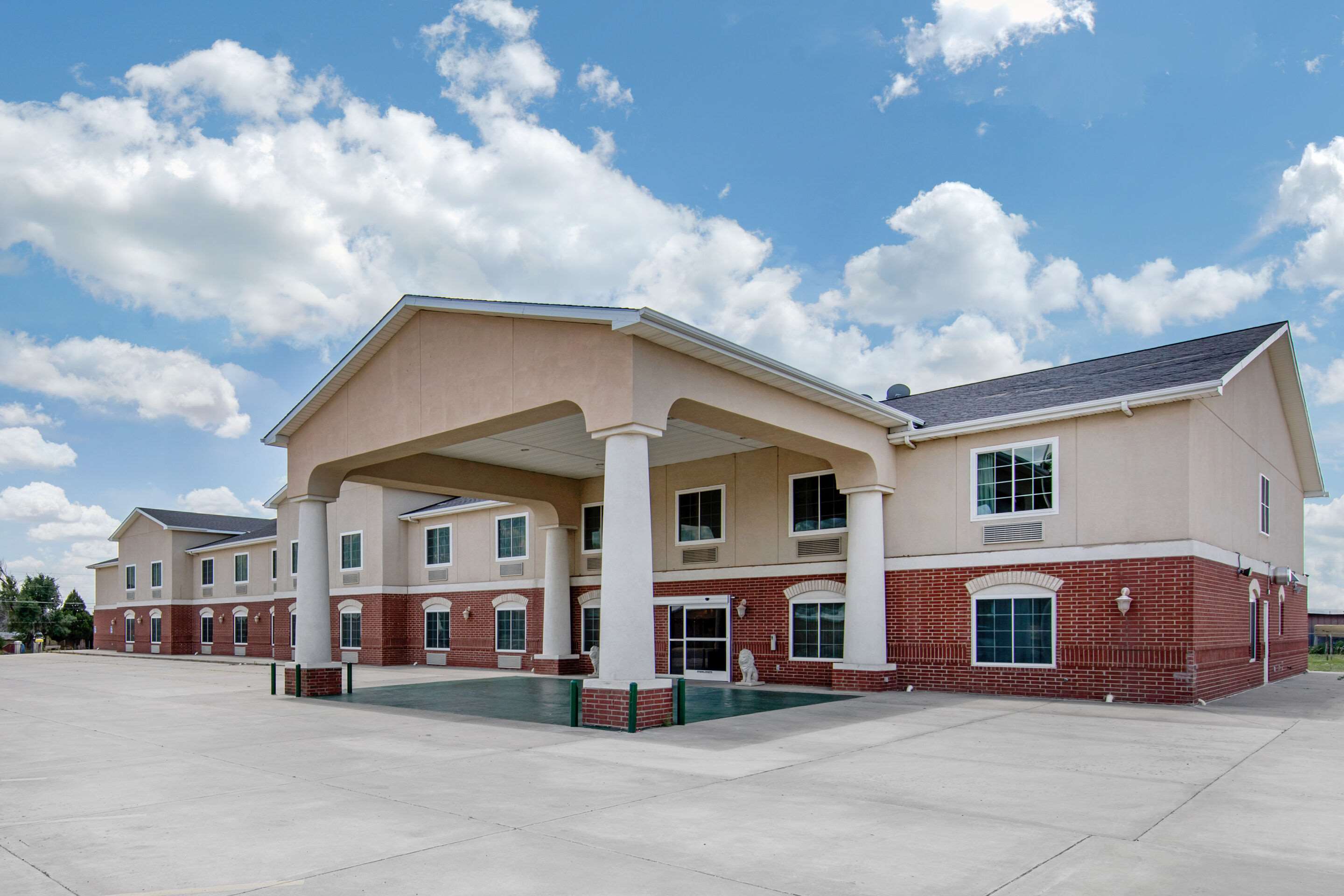 Hotel exterior | Quality Inn & Suites
