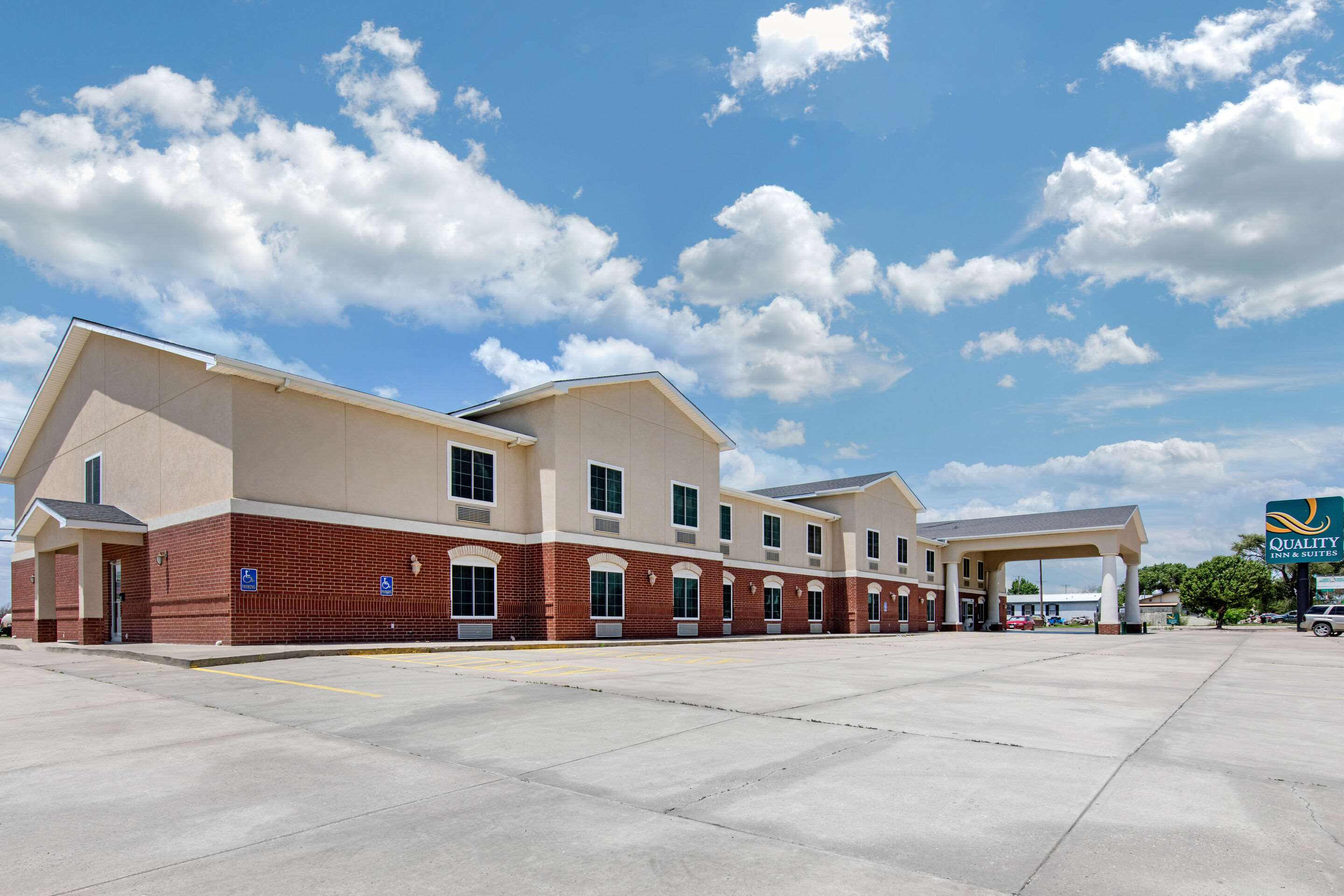 Hotel exterior | Quality Inn & Suites