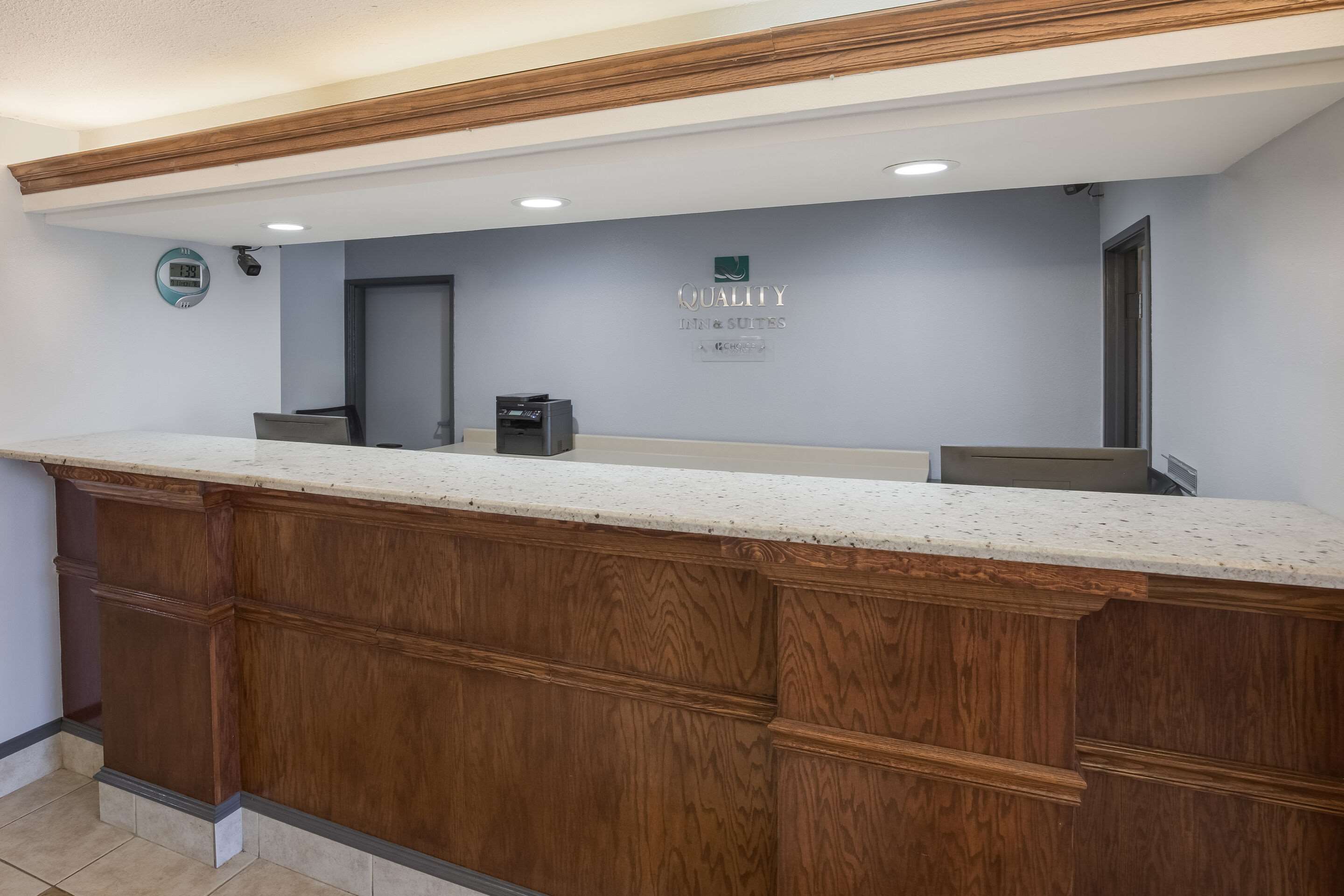 Front desk | Quality Inn & Suites