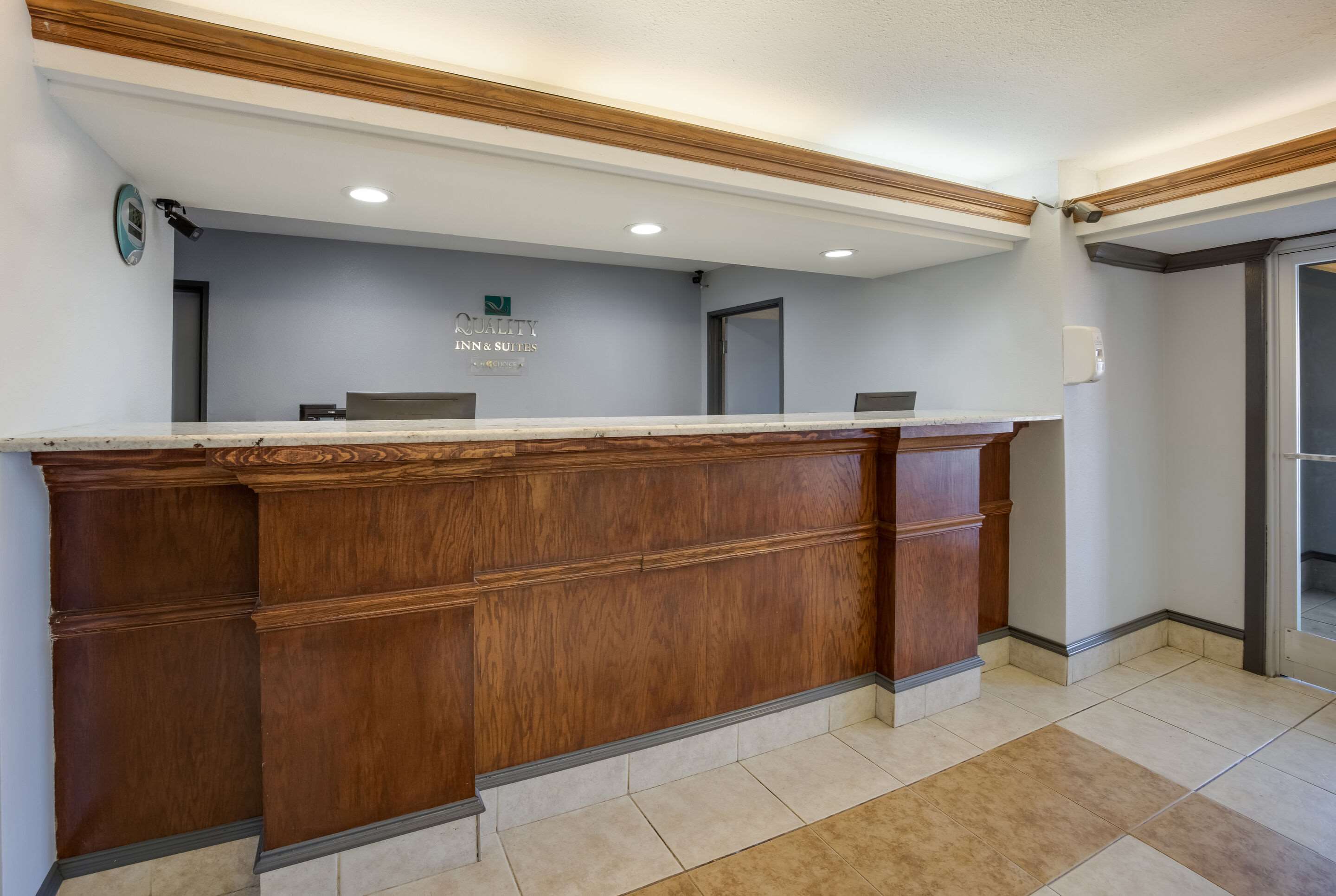 Front desk | Quality Inn & Suites