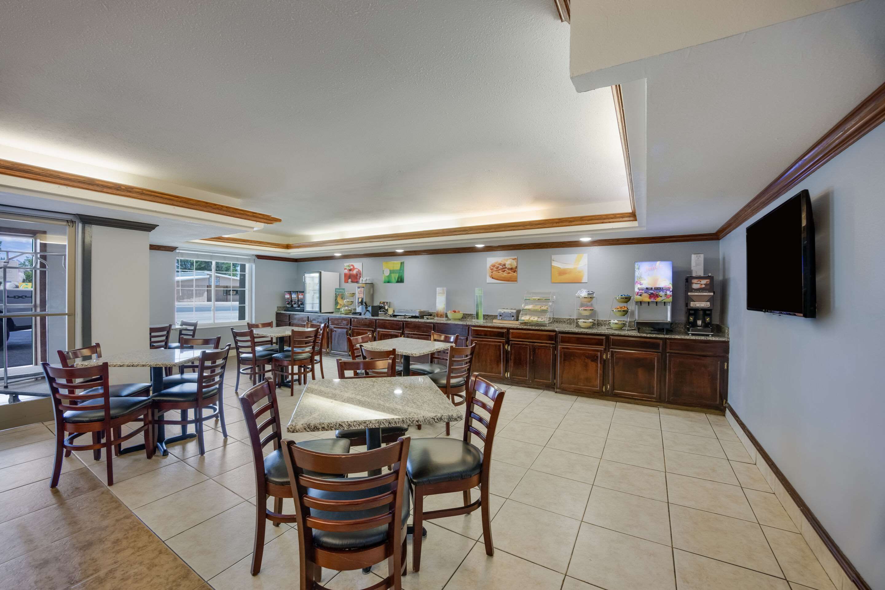 Breakfast area | Quality Inn & Suites