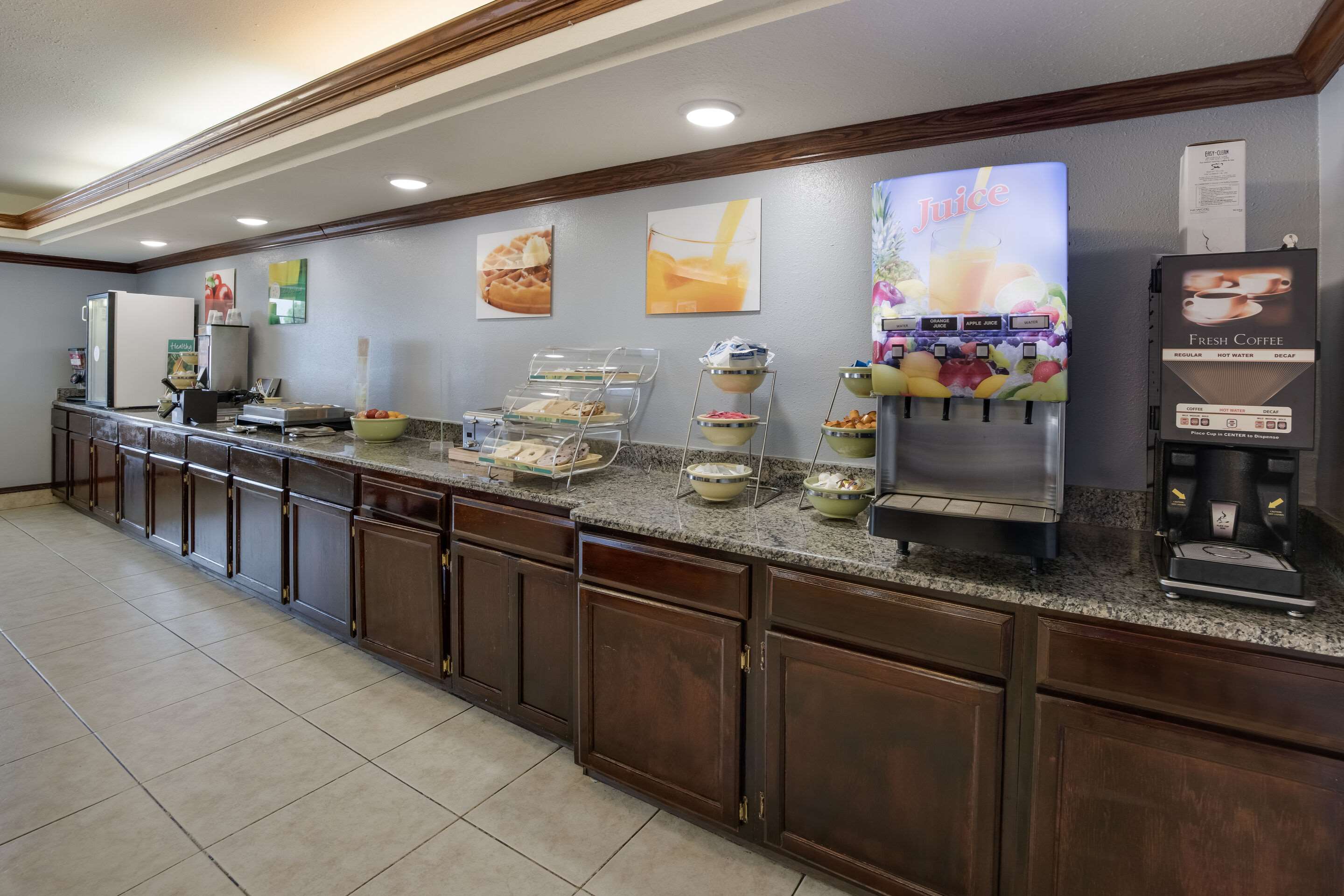 Breakfast area | Quality Inn & Suites