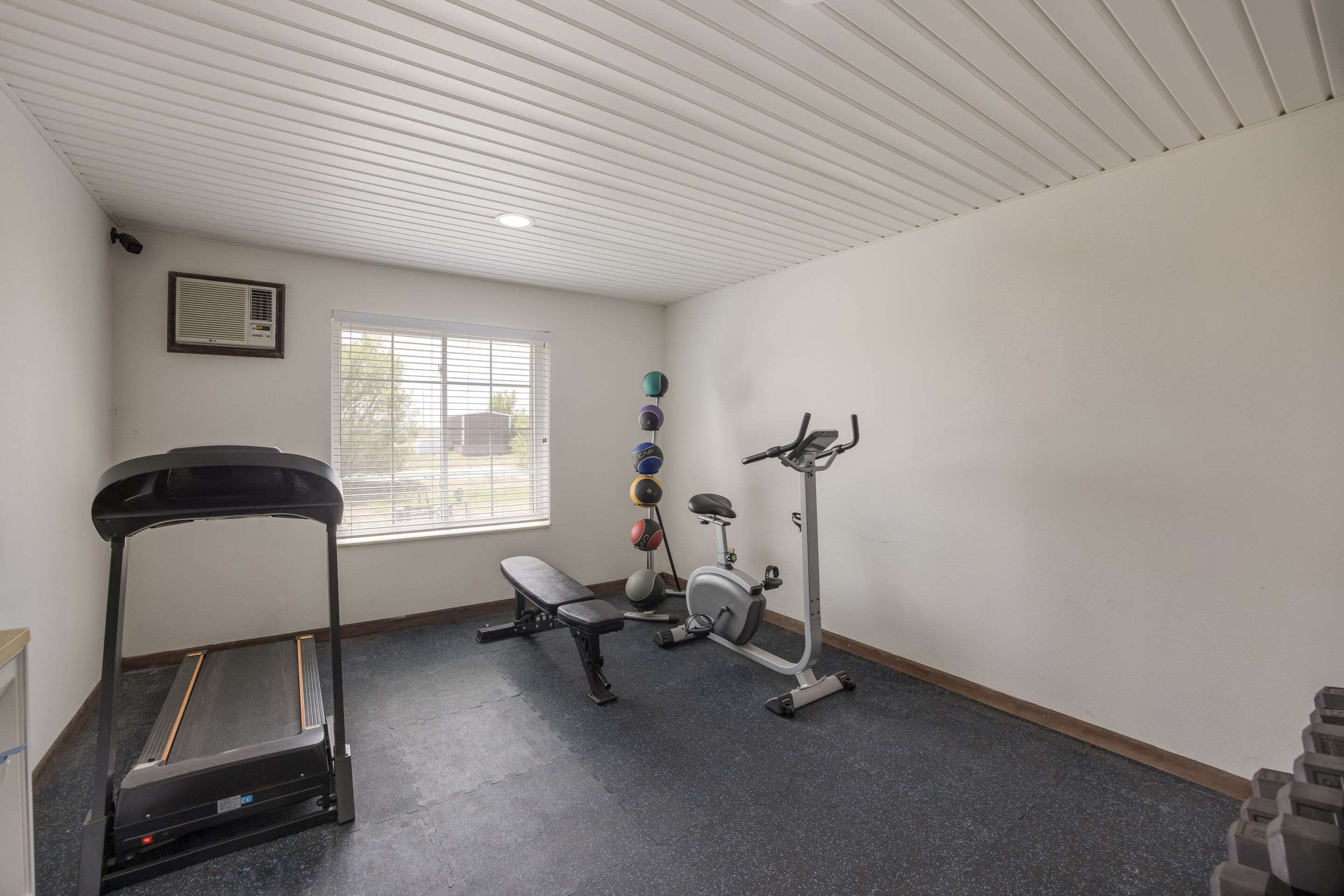 Fitness center | Quality Inn & Suites