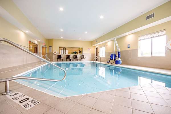 Pool - Quality Inn & Suites Glenmont