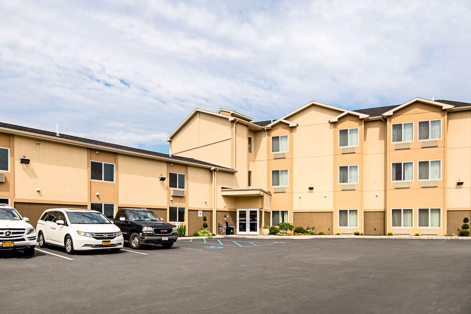 Quality Inn & Suites Glenmont, NY See Discounts