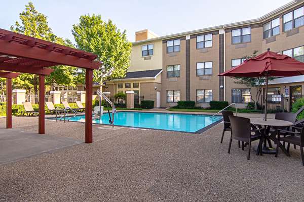 Pool - Comfort Suites Stemmons Dallas - I-35, Exit 436A
