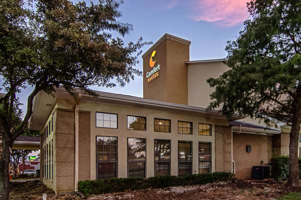Exterior view - Comfort Suites Stemmons Dallas - I-35, Exit 436A