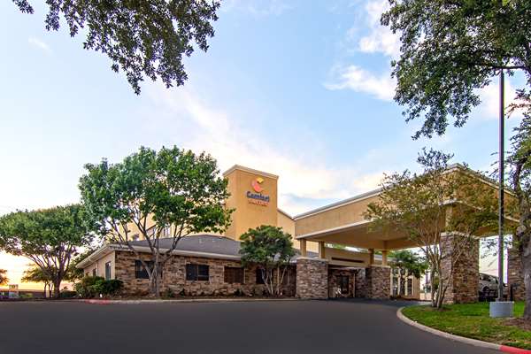 Exterior view - Comfort Suites Stemmons Dallas - I-35, Exit 436A