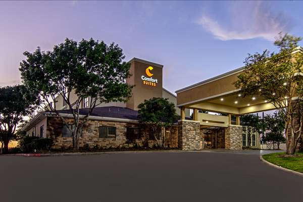 Exterior view - Comfort Suites Stemmons Dallas - I-35, Exit 436A