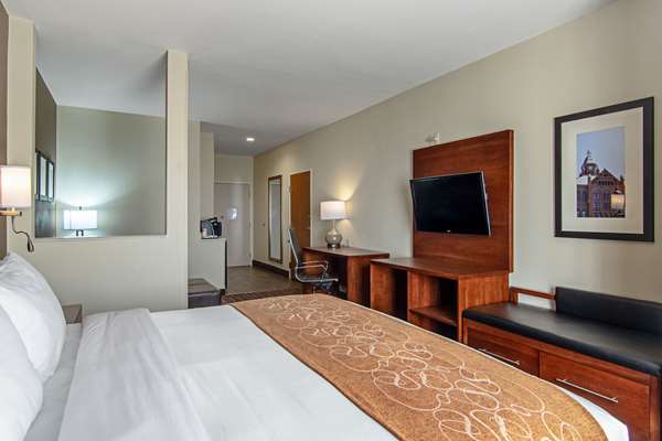 Suite - Comfort Suites Stemmons Dallas - I-35, Exit 436A