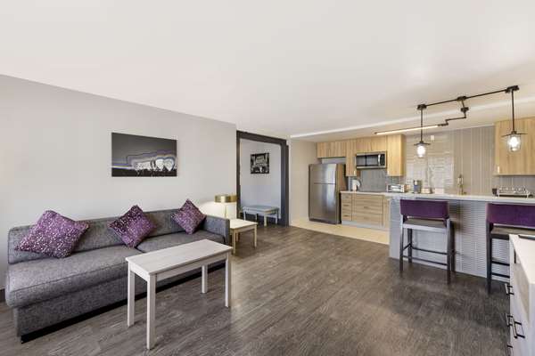 Suite-1 King Bed, Non-Smoking, Sofabed, Kitchenette, Living Room, Wi-Fi, Shower Only