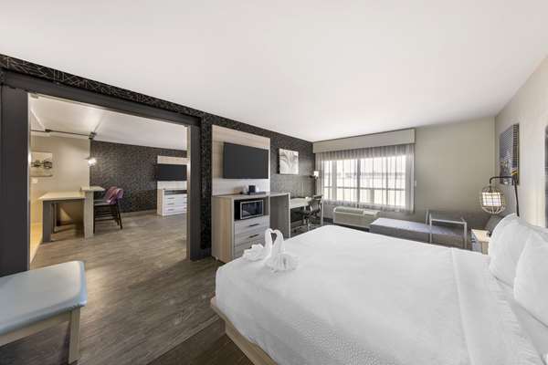 Suite-1 King Bed, Non-Smoking, Sofabed, Kitchenette, Living Room, Wi-Fi, Shower Only