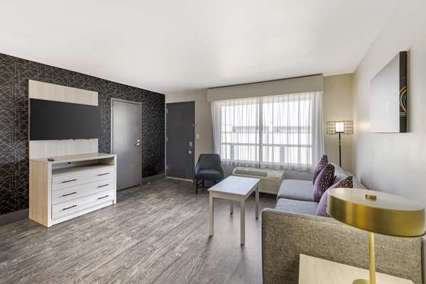 Suite-1 King Bed, Non-Smoking, Sofabed, Kitchenette, Living Room, Wi-Fi, Shower Only