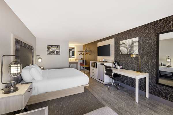 1 King Bed, Non-Smoking, Microwave And Refrigerator, Wi-Fi