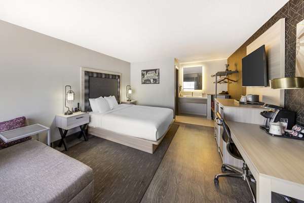1 King Bed, Non-Smoking, Microwave And Refrigerator, Wi-Fi