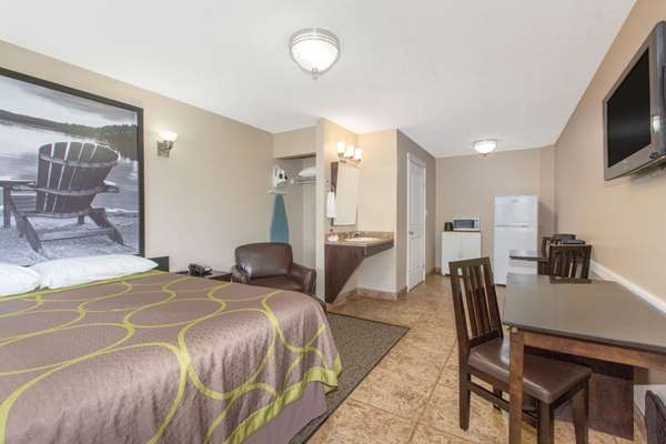 Suite - Super 8 Motel Ft Mcmurray