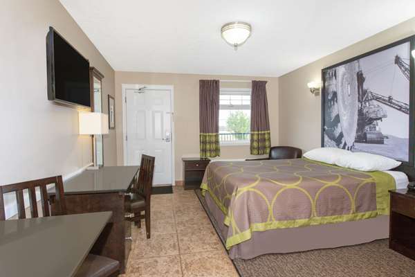 Suite - Super 8 Motel Ft Mcmurray