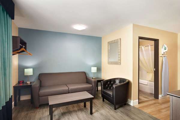  - Hawthorn Suites by Wyndham Saint Robert