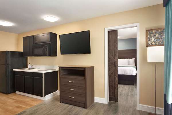  - Hawthorn Suites by Wyndham Saint Robert