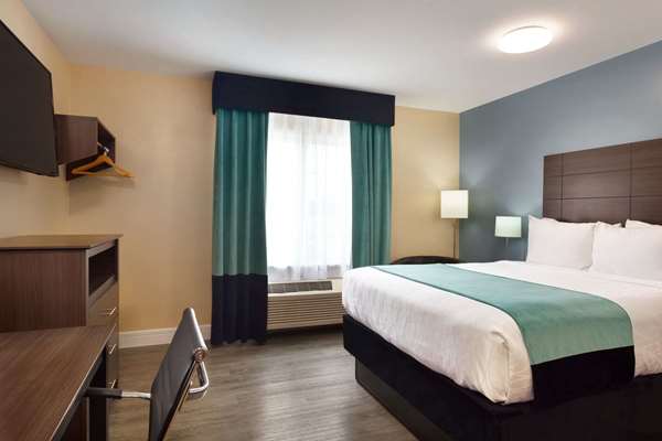  - Hawthorn Suites by Wyndham Saint Robert