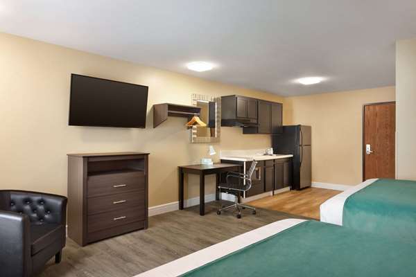  - Hawthorn Suites by Wyndham Saint Robert