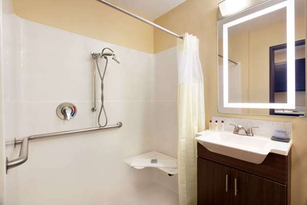  - Hawthorn Suites by Wyndham Saint Robert