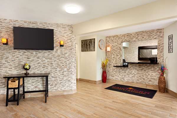  - Hawthorn Suites by Wyndham Saint Robert