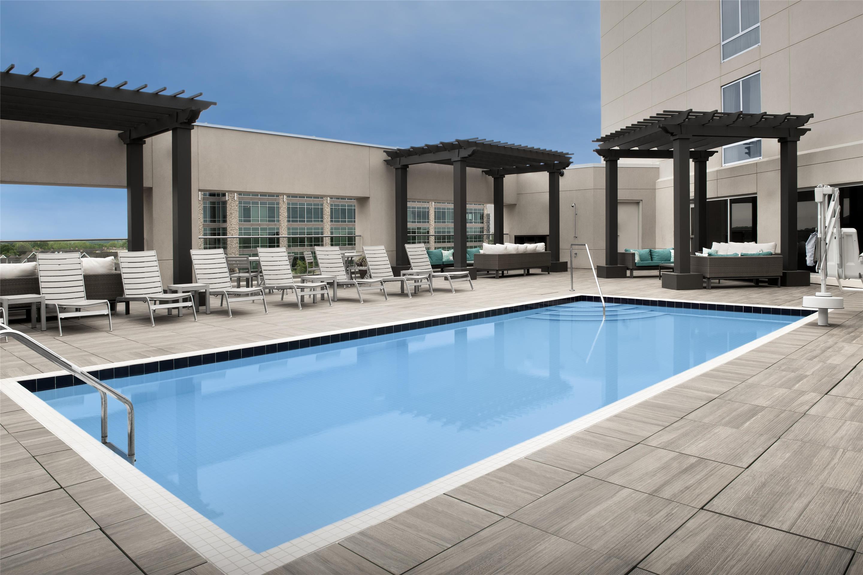 Pool | Hilton Garden Inn Charlotte Waverly