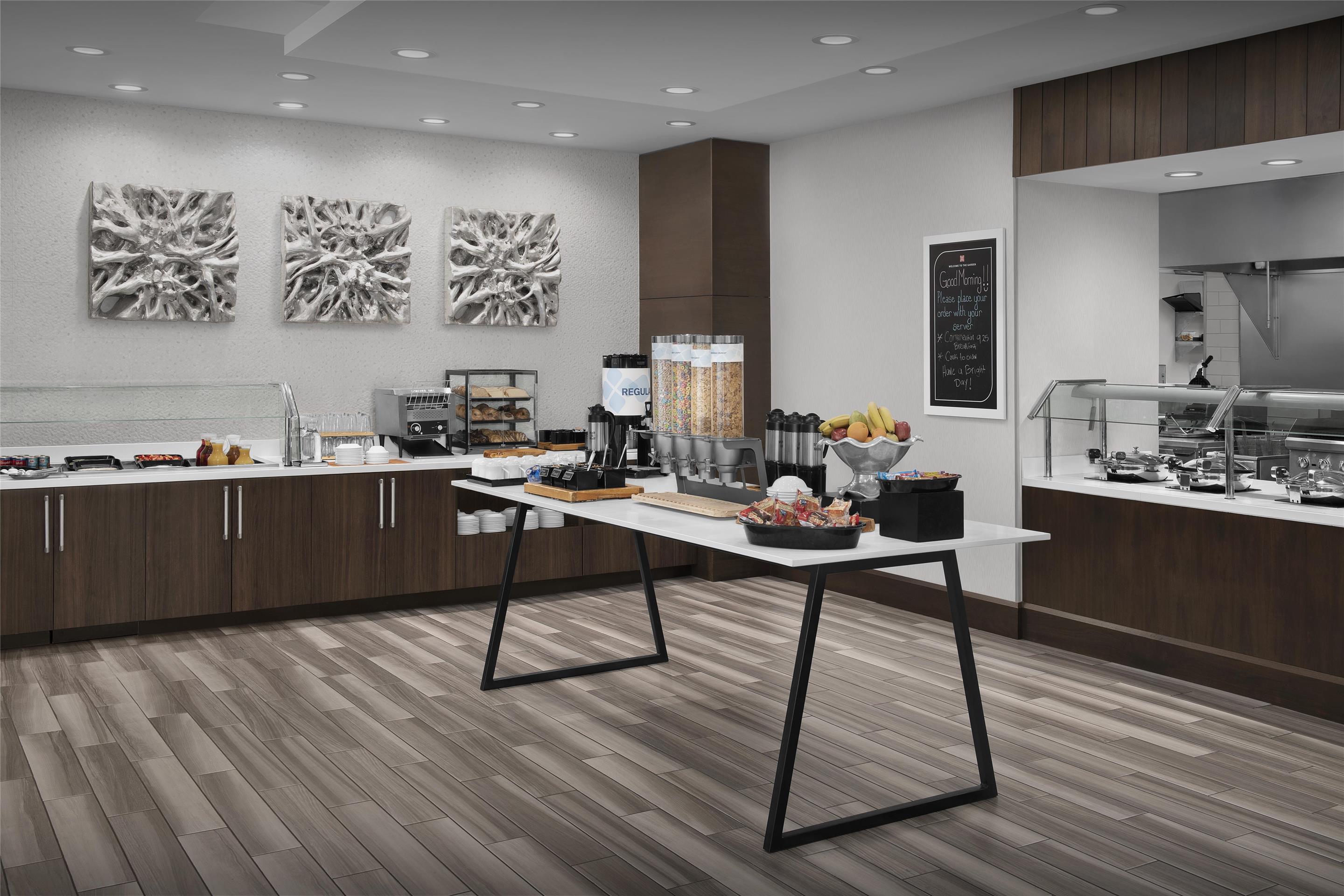 Breakfast Area | Hilton Garden Inn Charlotte Waverly