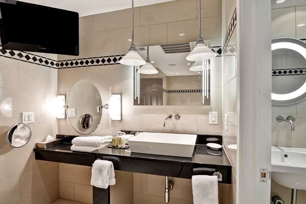  - Cincinnatian Hotel - I-71, Exit 1B