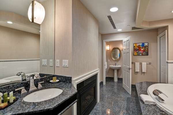  - Cincinnatian Hotel - I-71, Exit 1B