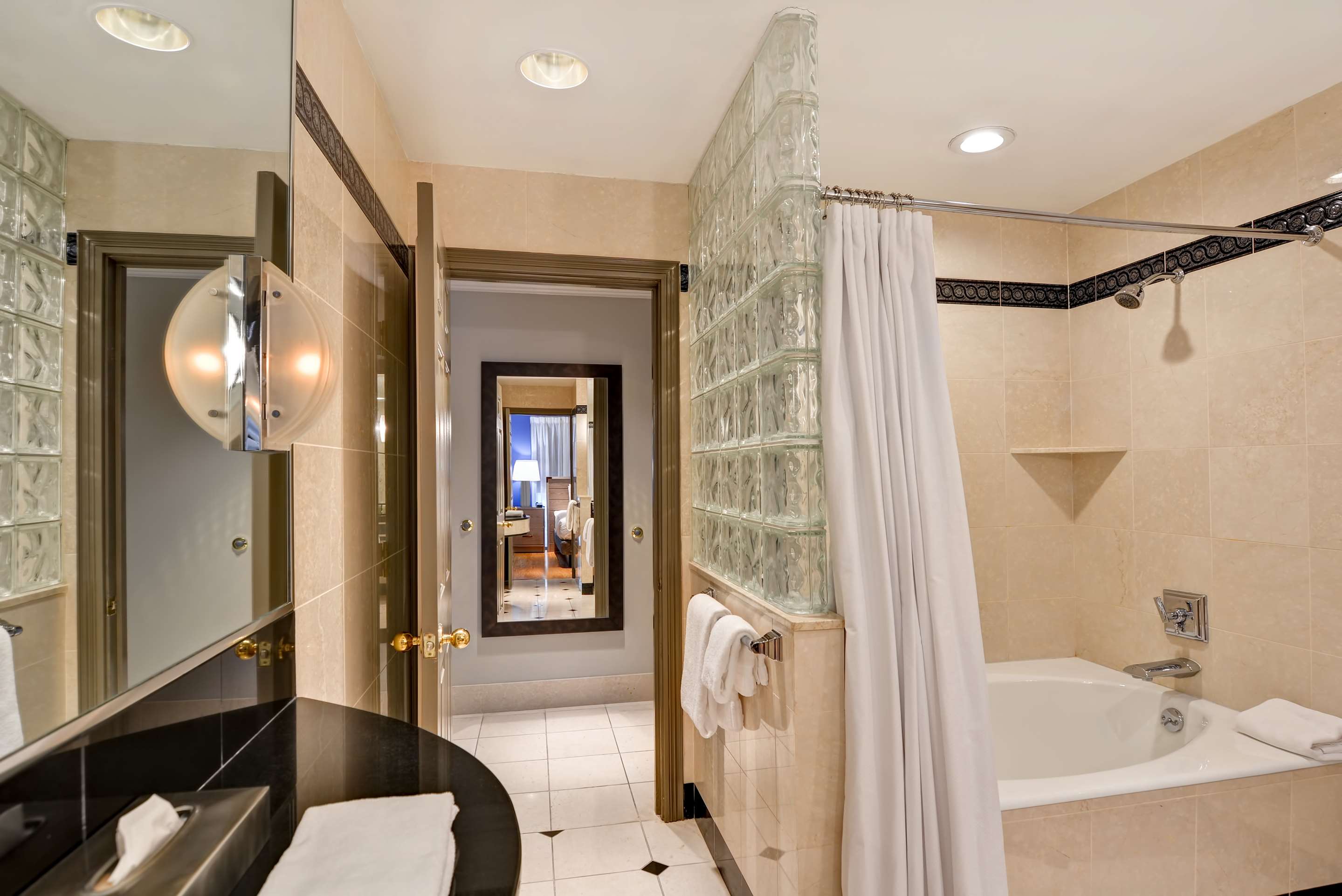 Guest room bath