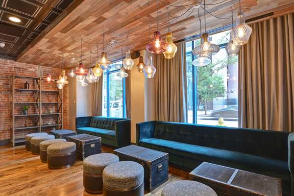 Bar - Cincinnatian Hotel - I-71, Exit 1B