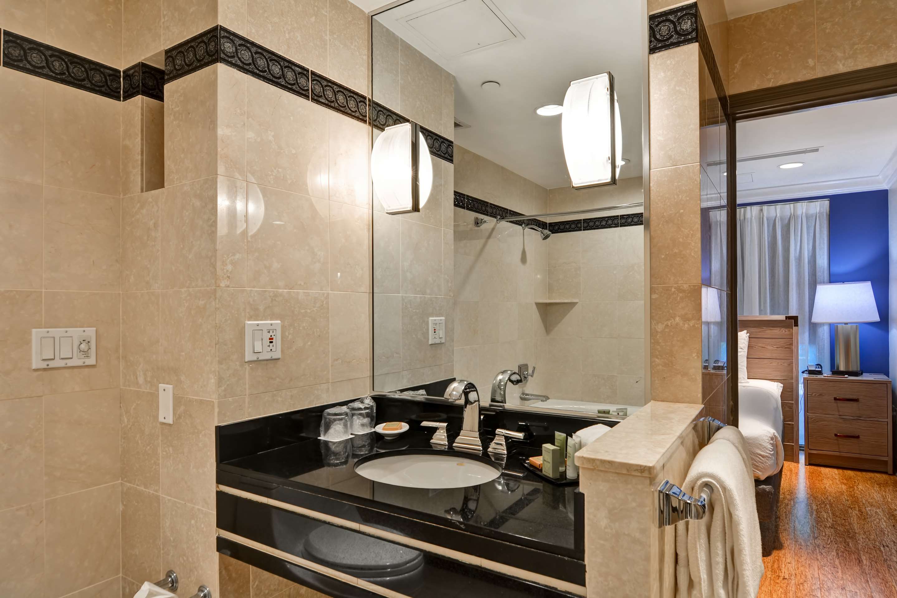 Guest room bath