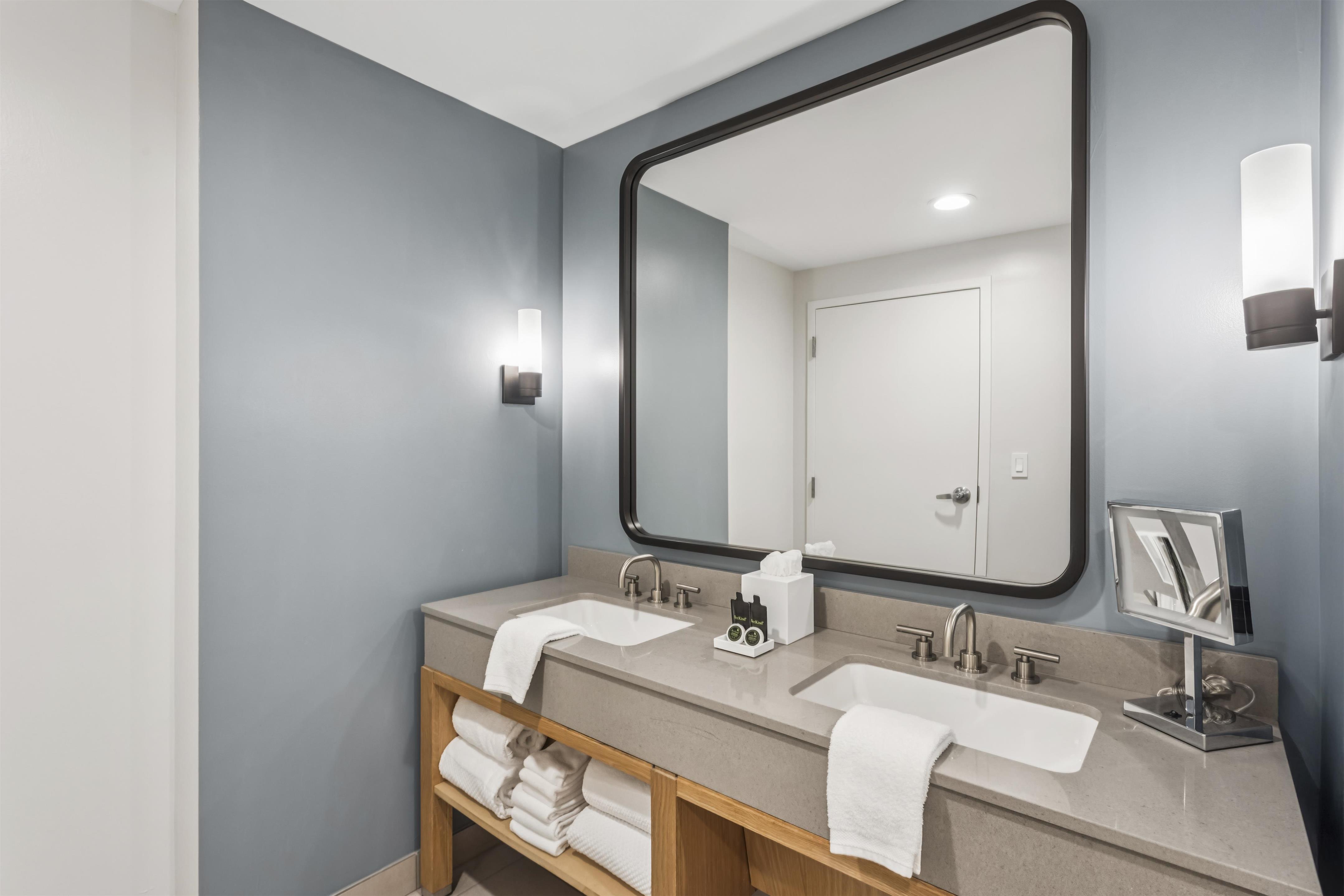 Guest room bath