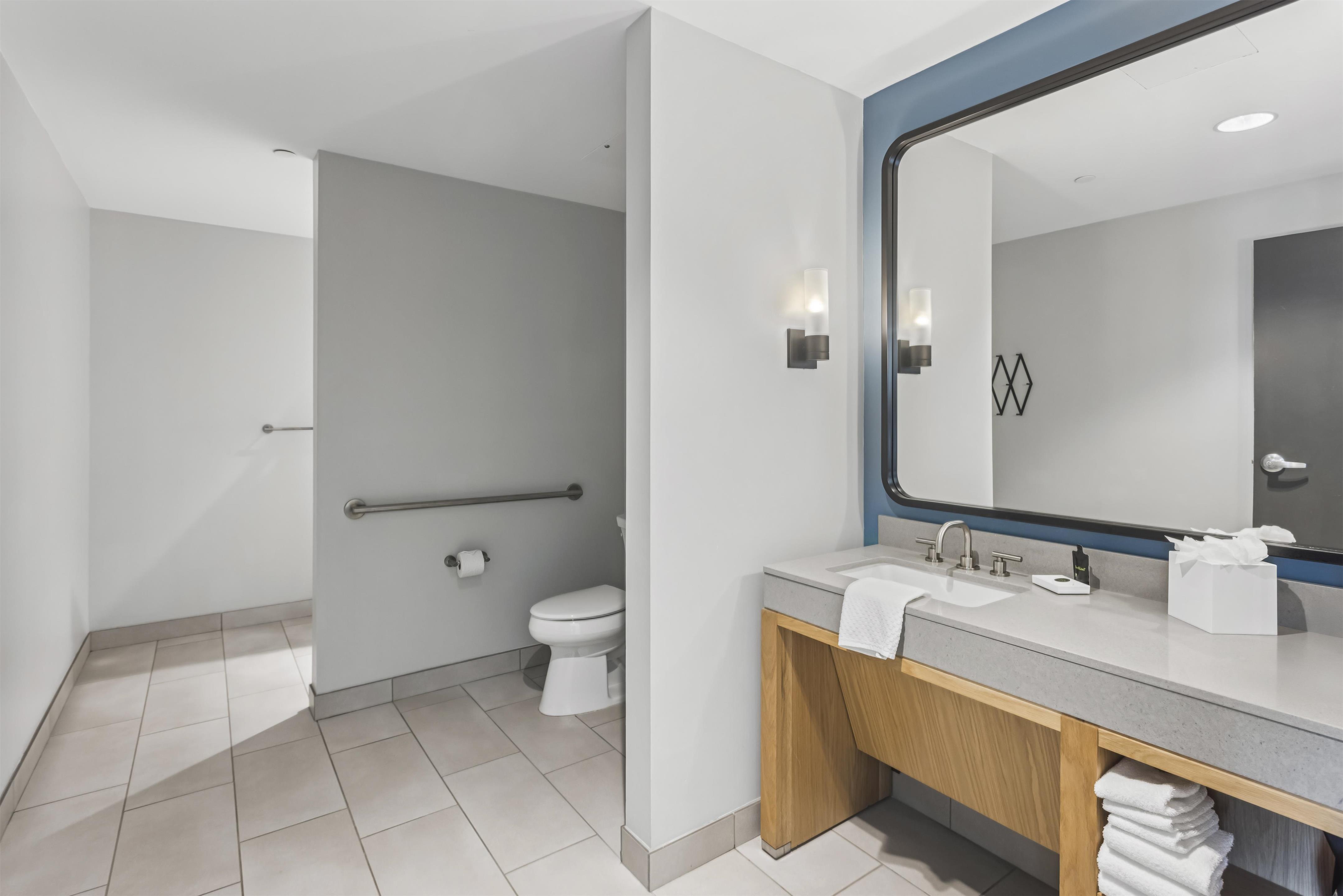 Guest room bath