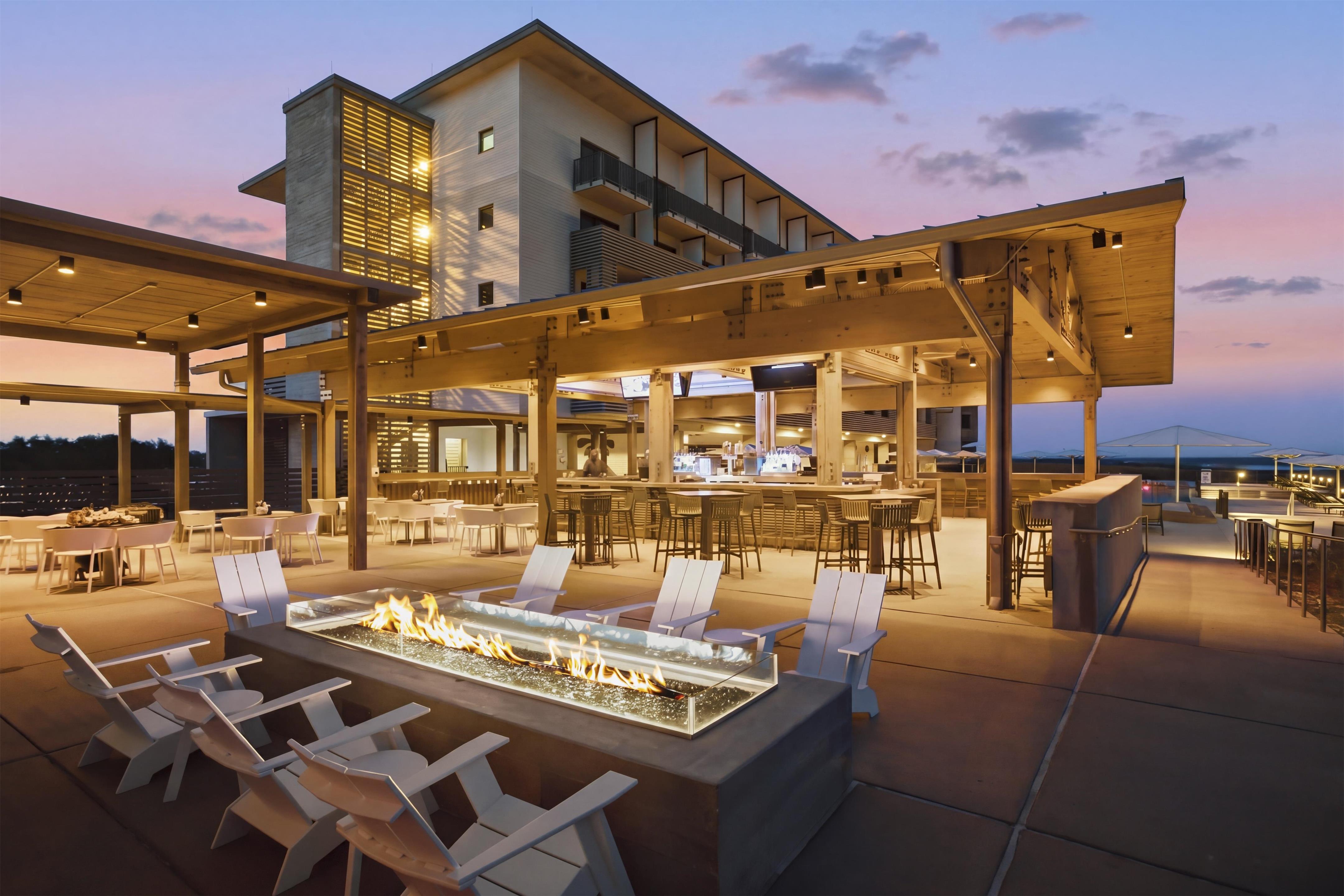 BarLounge | Hilton The Lodge at Gulf State Park, AL