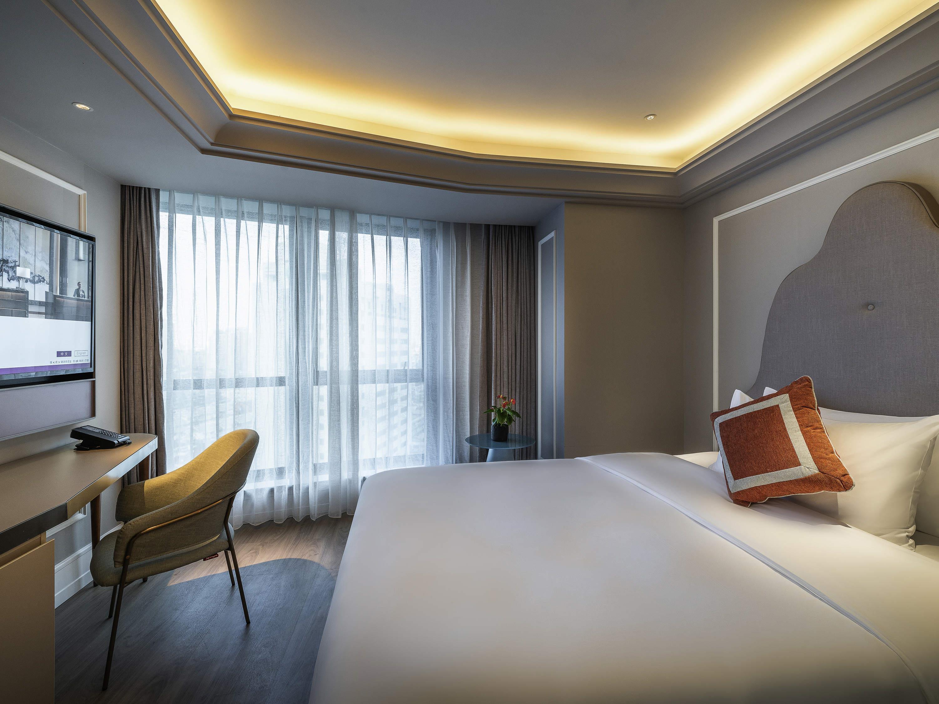 Mercure Hangzhou West Lake Room Type - Standard Room with 1 king size bed Mercure Hangzhou West Lake Room Type - Standard Room with 1 king size bed