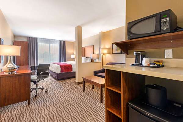 Suite - Comfort Inn & Suites Bowmanville