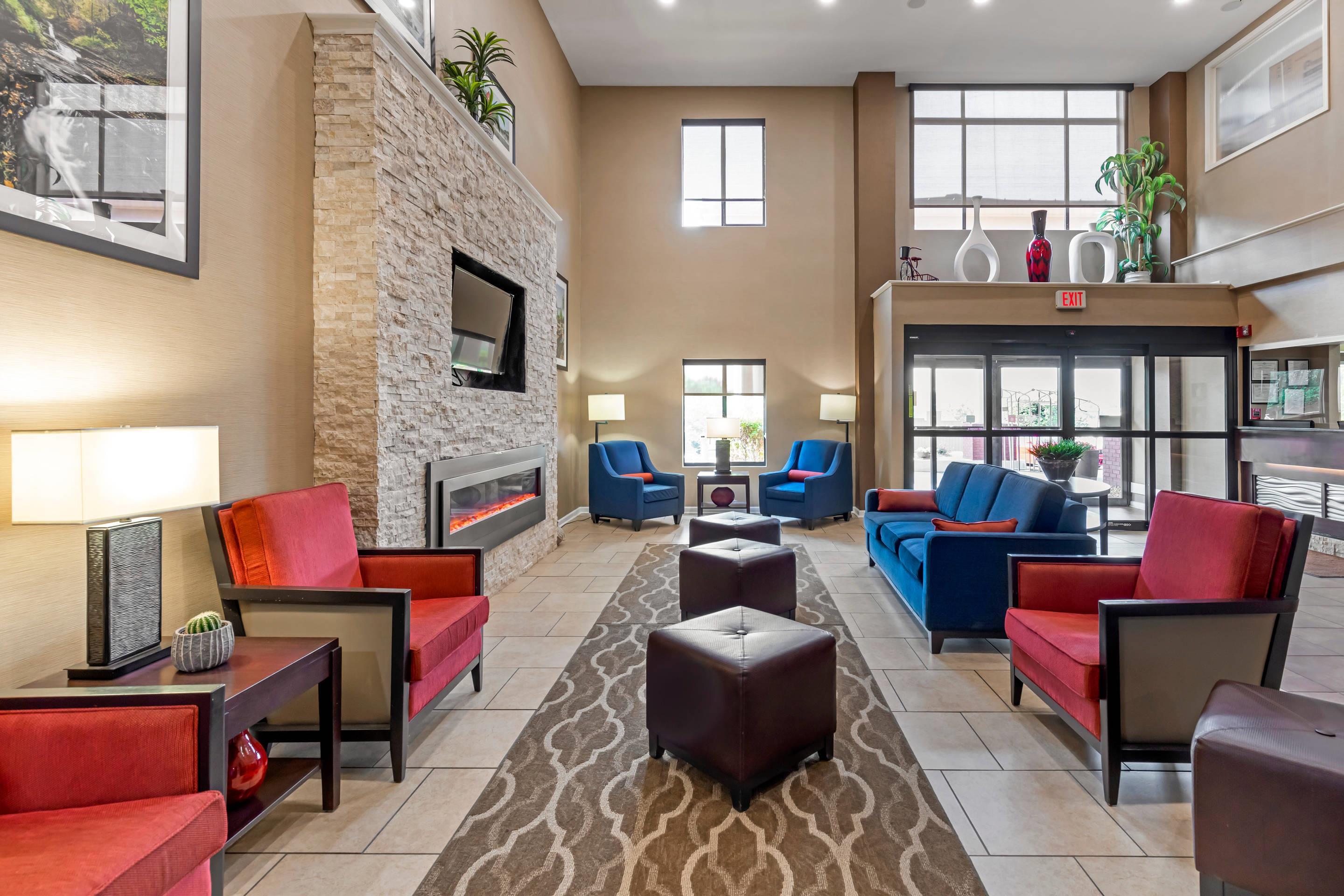 Hotel lobby | Comfort Inn & Suites Canton Riverstone Area