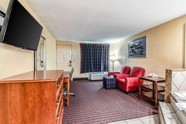 Suite - Rodeway Inn Miamisburg - I-75, Exit 44