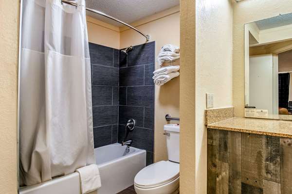  - Rodeway Inn Miamisburg - I-75, Exit 44