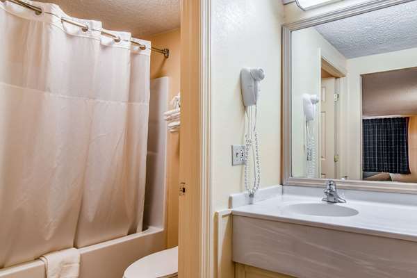  - Rodeway Inn Miamisburg - I-75, Exit 44