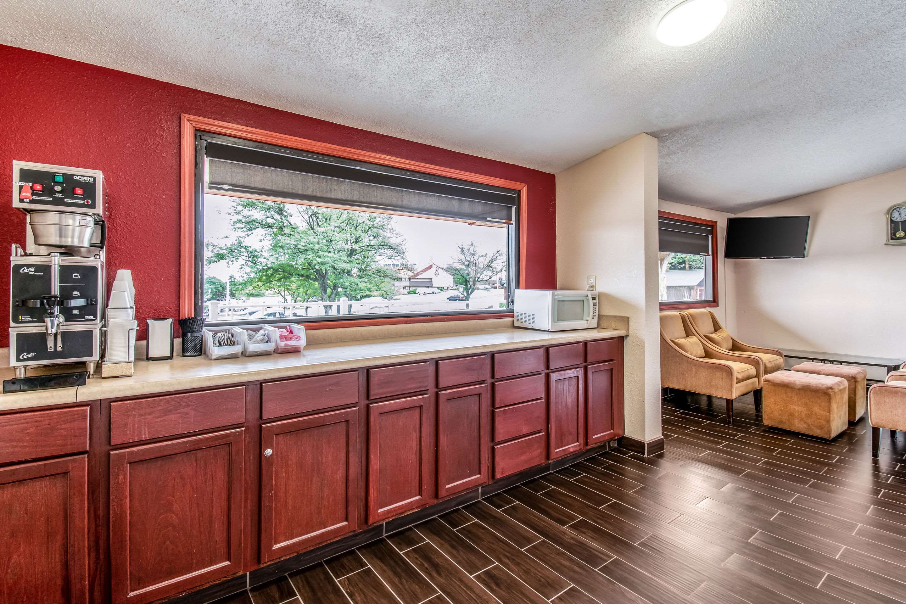 Breakfast area | Rodeway Inn