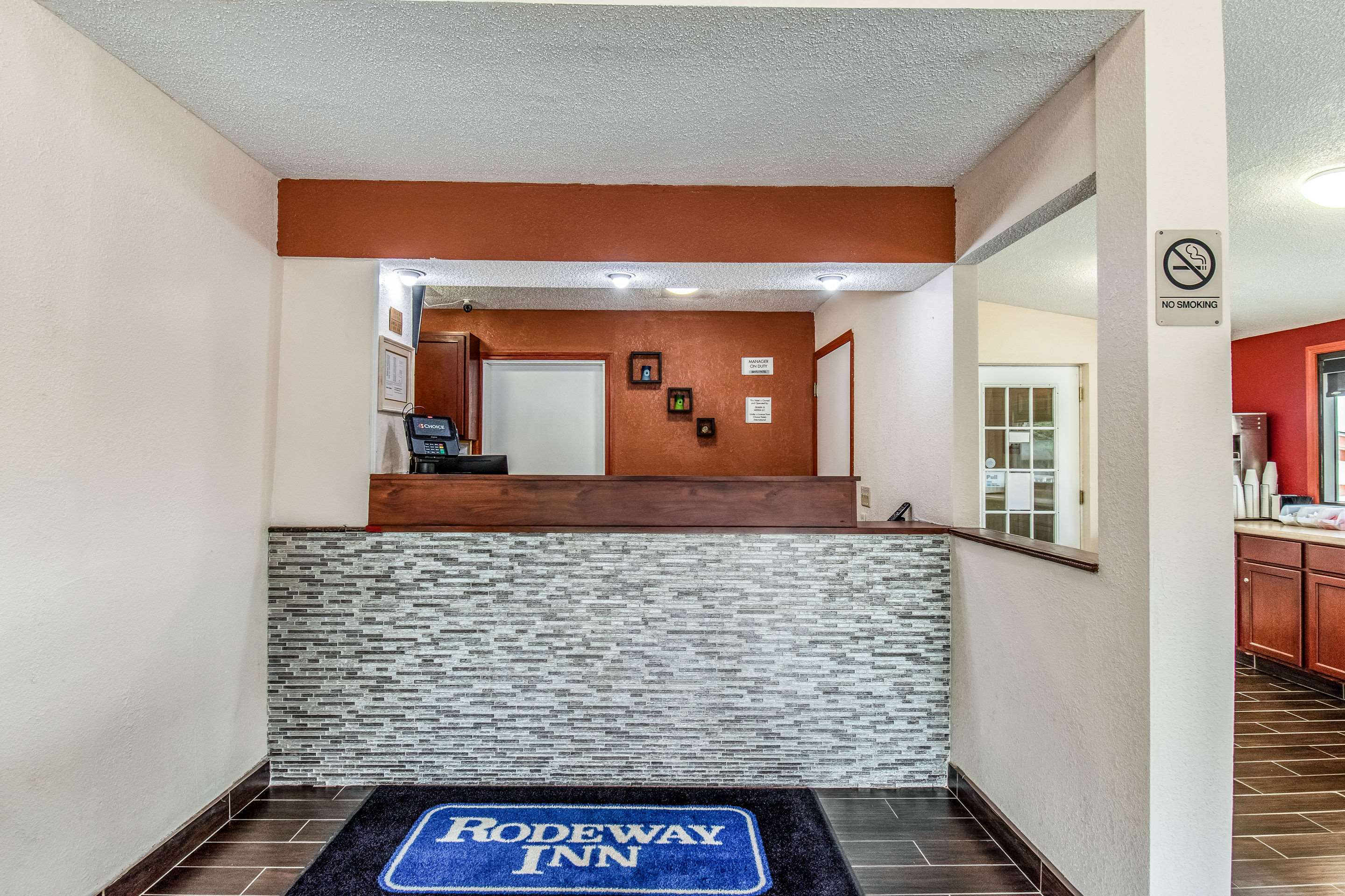 Front desk with friendly staff | Rodeway Inn