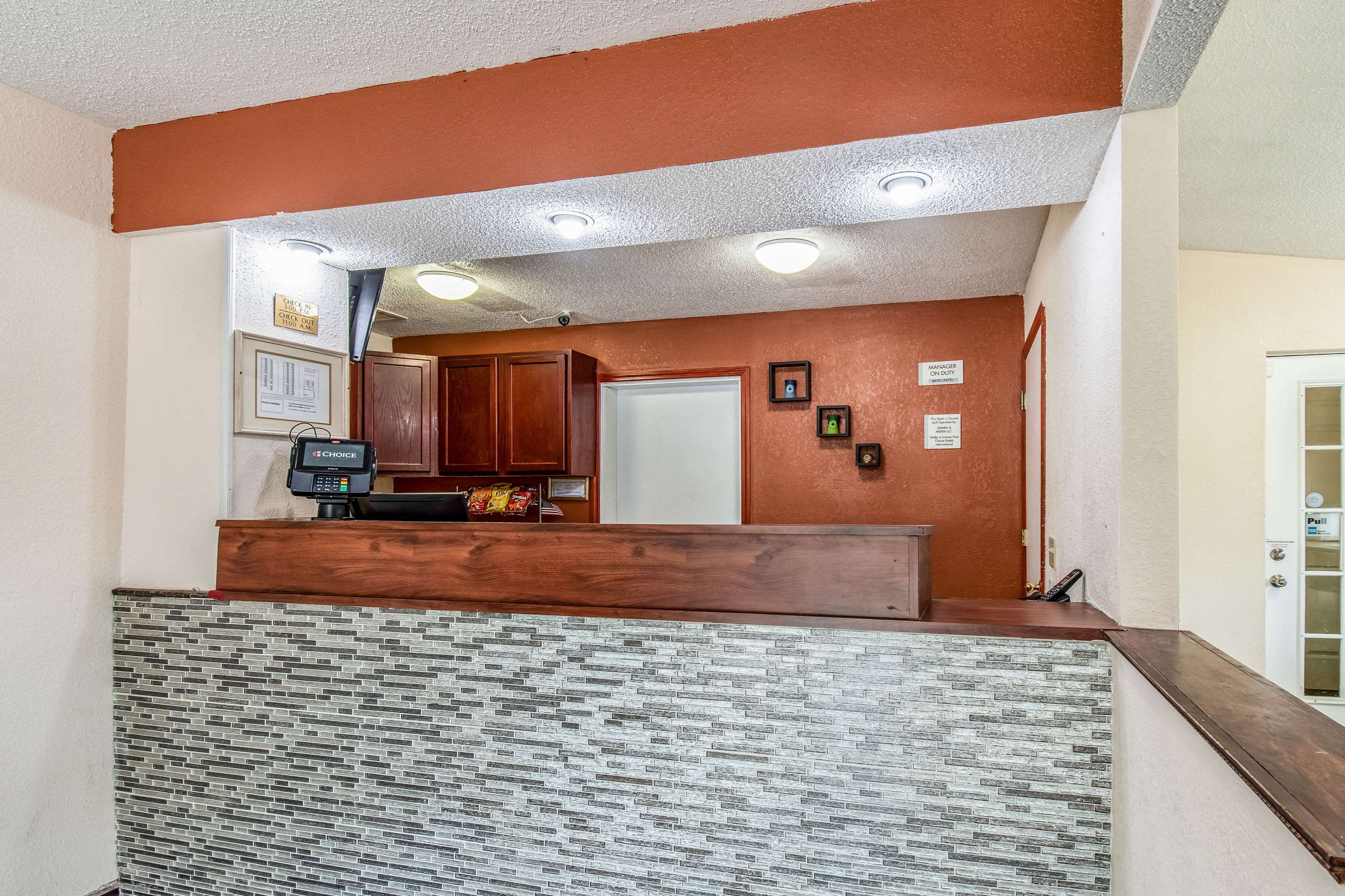Hotel lobby | Rodeway Inn