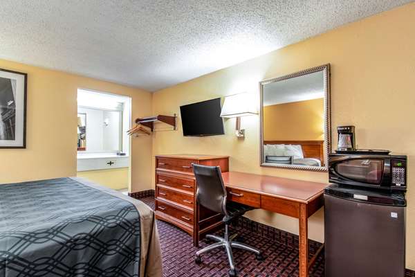  - Rodeway Inn Miamisburg - I-75, Exit 44